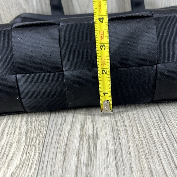 Harveys Seatbelt Bag - Picture 6 of 14